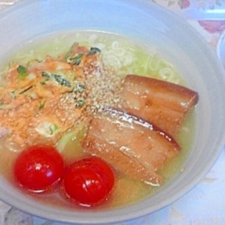 塩ラーメンにミニトマトって、美味しいよ♪